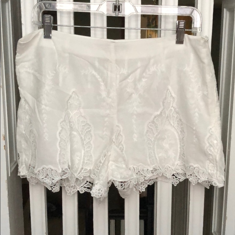 FOREVER21 White Lace Shorts